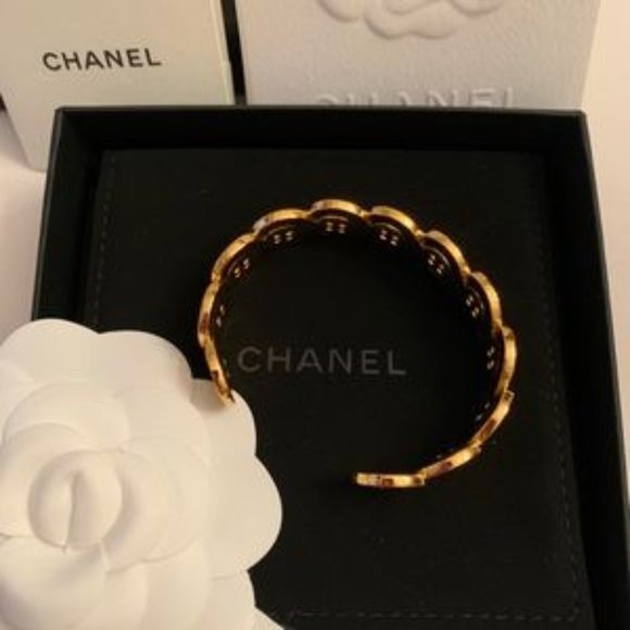 NIB Chanel 20A Paris Button Cuff Bracelet - Picture 11 of 12